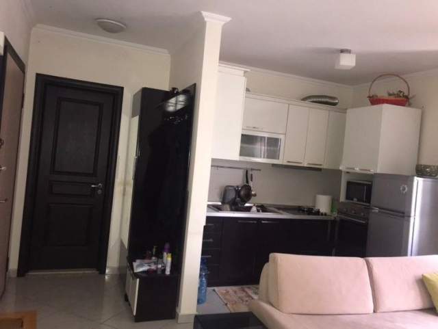 Tirane, jepet me qera apartament 1+1+BLK Kati 4, 60 m² 300  (ali demi)
