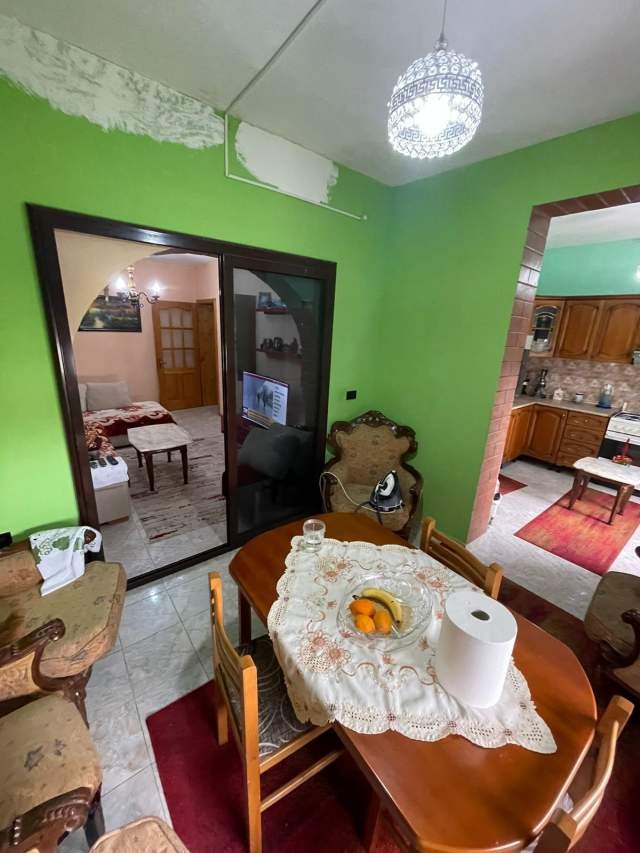 Tirane, shitet apartament 2+1+BLK Kati 5, 100 m² 110.000 Euro (Tregu elektrik  . Rr .Petro Nini Luarasi)