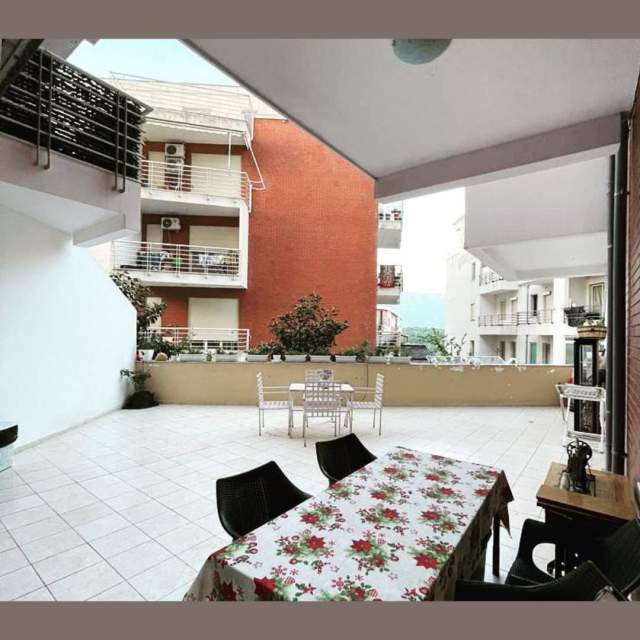 Tirane, shitet apartament 2+1 160 m² 135.000 Euro (Liqeni i Thate)