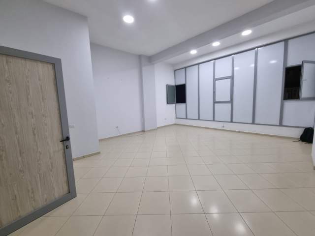 Tirane, ofert zyre Kati 1, 56 m² 80.000 Euro (Rruga Tom Plezha)