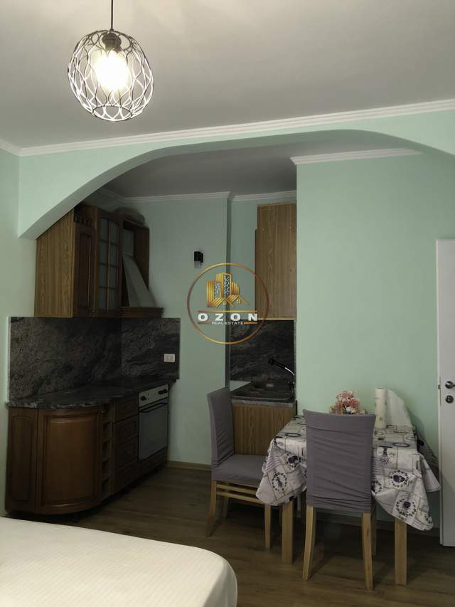 Tirane, jepet me qera garsonier Kati 5, 35 m² 300 Euro (Rruga e Durresit)