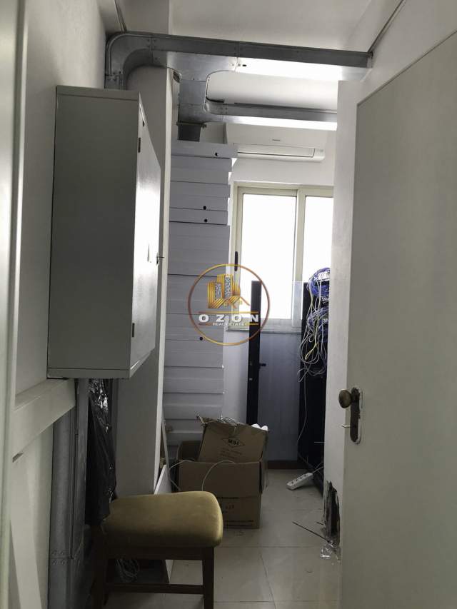 Tirane, jepet me qera ambjent biznesi Kati 3, 273 m² 2.184 Euro (Blloku)