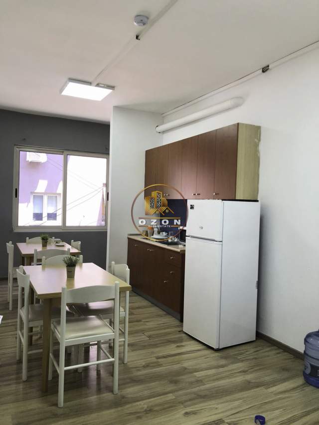 Tirane, jepet me qera ambjent biznesi Kati 3, 273 m² 2.184 Euro (Blloku)