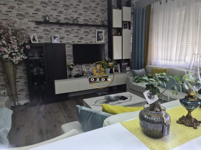 Tirane, jap me qera apartament Kati 5, 100 m² 700 Euro (Komuna e Parisit)