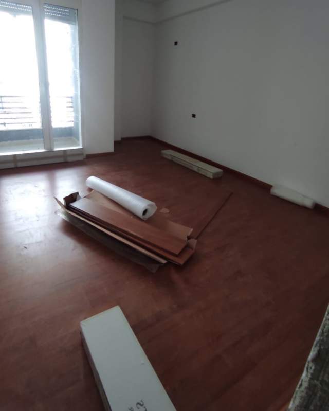 Tirane, jepet me qera zyre Kati 3, 67 m² 450 Euro (Rrugica Babe Rexha)