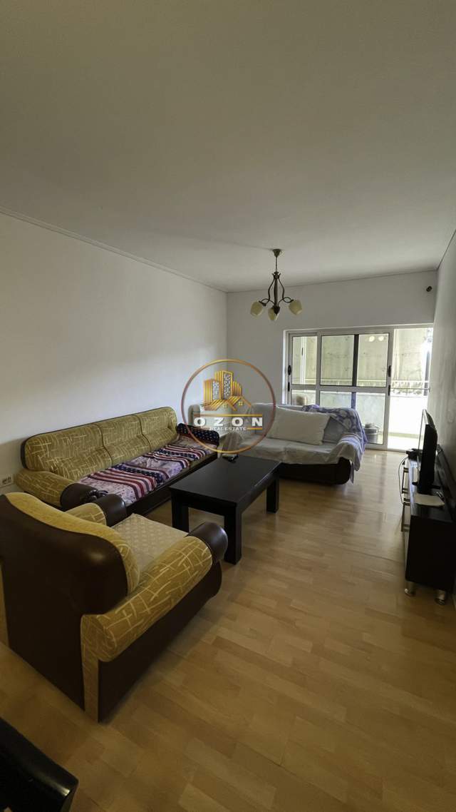 Tirane, jepet me qera apartament 1+1+BLK Kati 9, 74 m² 330 Euro (Komuna e Parisit)