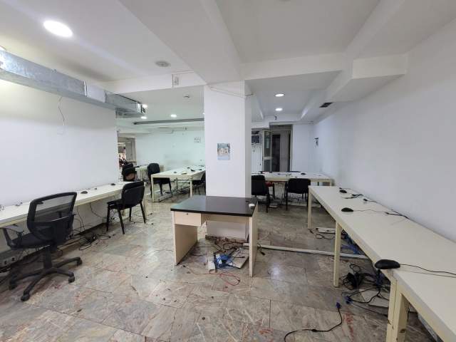 Tirane, jepet me qera ambjent biznesi Kati -1, 400 m² 2.800 Euro (rruga myslym shyri)