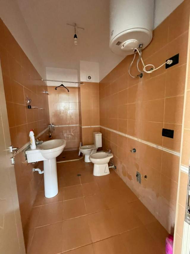 Tirane, shitet apartament 2+1+BLK Kati 6, 79 m² 75.000 Euro (Adresa:Astir te Vila L)