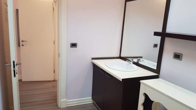 Tirane, jepet me qera ambjent biznesi Kati 0, 50 m² 450 Euro (brryli)