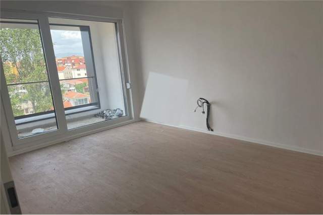Tirane, jepet me qera zyre Kati 1, 115 m² 550 Euro (Kompleksi kontakt)