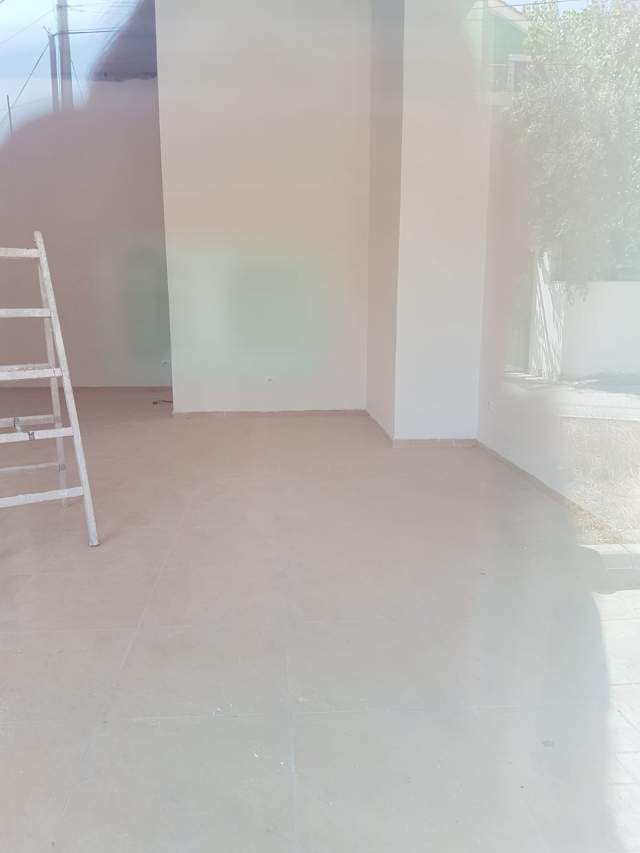 Tirane, jepet me qera ambjent biznesi Kati 0, 100 m² 1.000 Euro (Rr.Robert Shvarc)