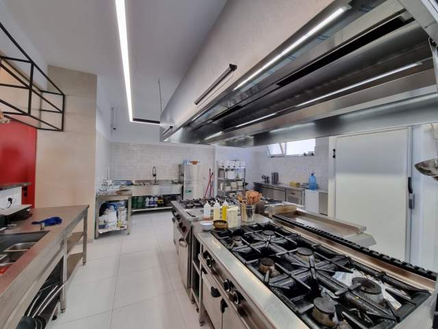 Shkembi Kavajes, jepet me qera bar-resorant Kati 0, 178 m² 1.500 Euro (Shkembi i Kavajes)