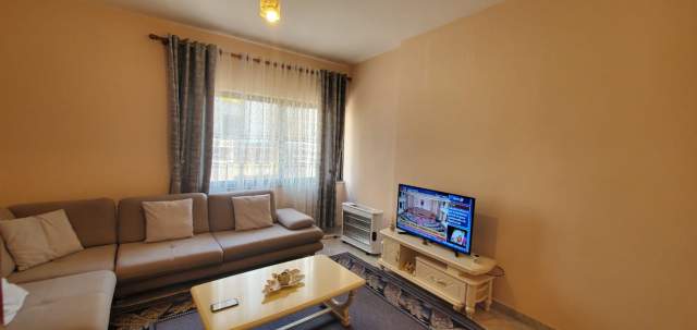 Tirane, shitet apartament 3+1 Kati 3, 139 m² 148.000 Euro (Adresa: Pallati me shigjeta, brenda kompleksit)