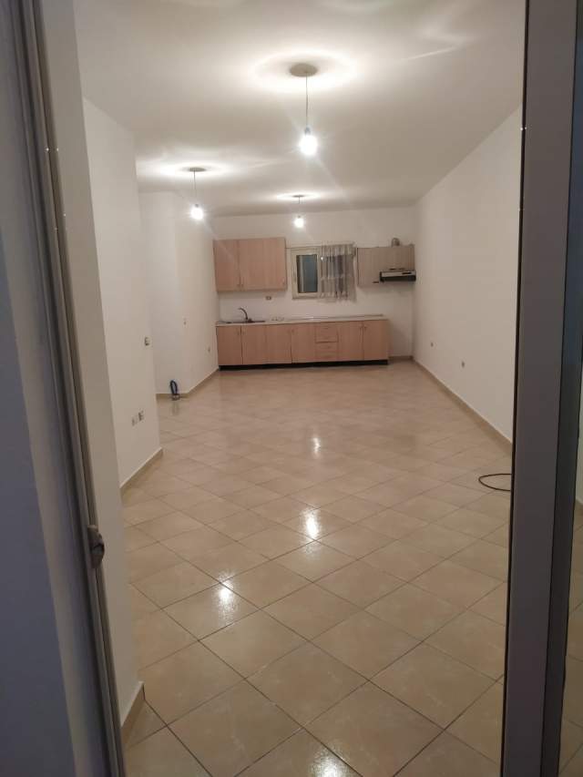 Tirane, jepet me qera apartament 2+1+BLK Kati 5, 115 m² 30.000 Leke (Adresa:  Yzberisht . Afer eco market)