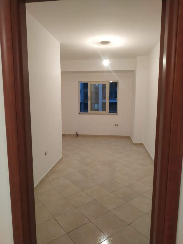 Tirane, jepet me qera apartament 2+1+BLK Kati 5, 115 m² 30.000 Leke (Adresa:  Yzberisht . Afer eco market)
