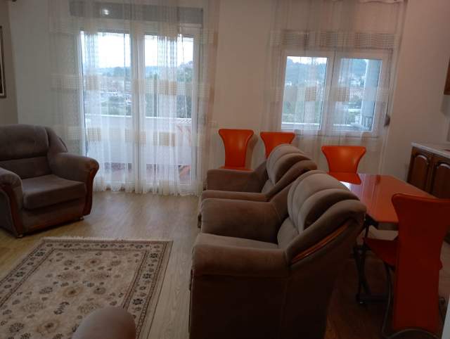 Tirane, jepet me qera apartament 1+1+BLK Kati 5, 85 m² 25.000 Leke (bulevardi migjeni)