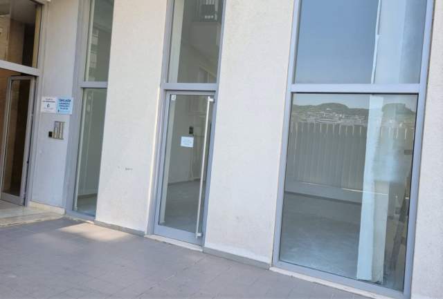 Tirane, jepet me qera ambjent biznesi Kati 0, 40 m² 500 Euro