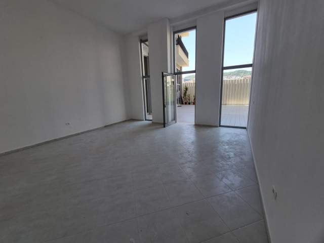Tirane, jepet me qera dyqan Kati 0, 40 m² 500 Euro (anton lufi)