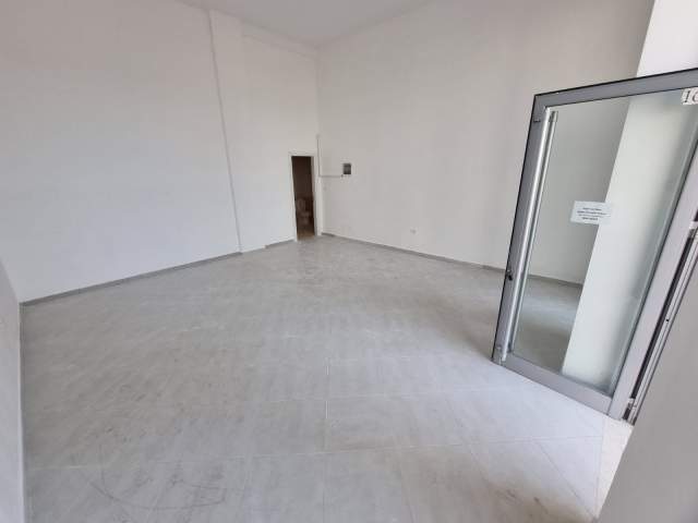 Tirane, jepet me qera dyqan Kati 0, 40 m² 500 Euro (anton lufi)