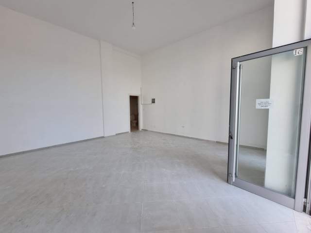 Tirane, jepet me qera dyqan Kati 0, 40 m² 500 Euro (anton lufi)