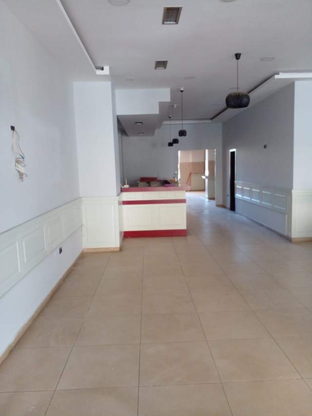 Tirane, jepet me qera ambjent biznesi Kati 0, 250 m² 60.000 Leke