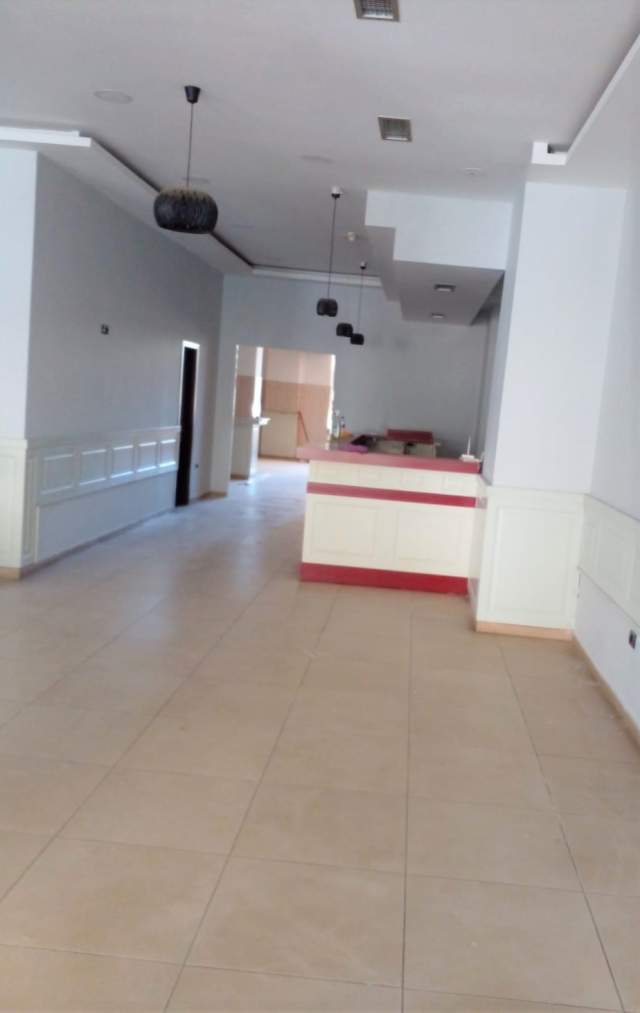 Tirane, jepet me qera ambjent biznesi Kati 0, 250 m² 60.000 Leke