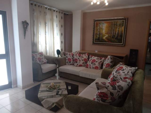 Tirane, jepet me qera apartament 1+1+BLK Kati 1, 60 m² 300 Euro
