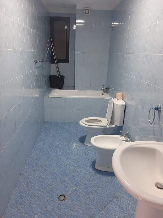 Tirane, jepet me qera apartament 2+1+BLK Kati 4, 100 m² 500 Euro (kavajes)