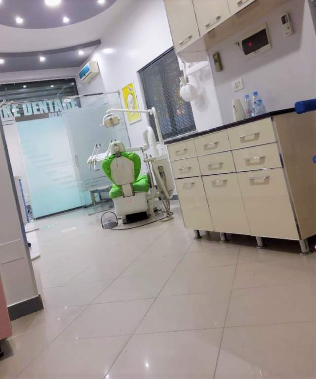 Tirane, Jepet ambient biznesi me qera i gatshem per dentist 35 m² 42.000 Leke
