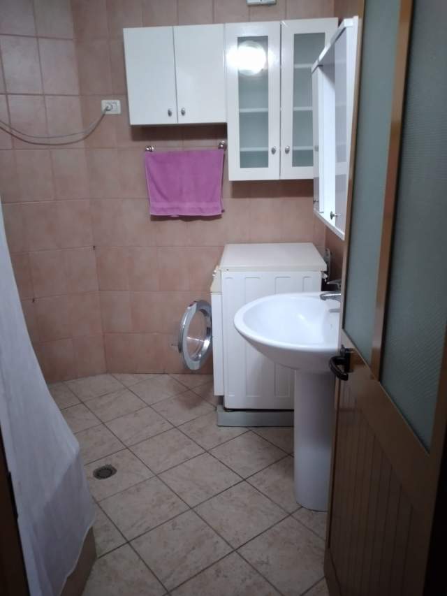 Tirane, jepet me qera apartament 2+1+BLK Kati 10, 85 m² 40.000 Leke (bulevardi  zhan dark)