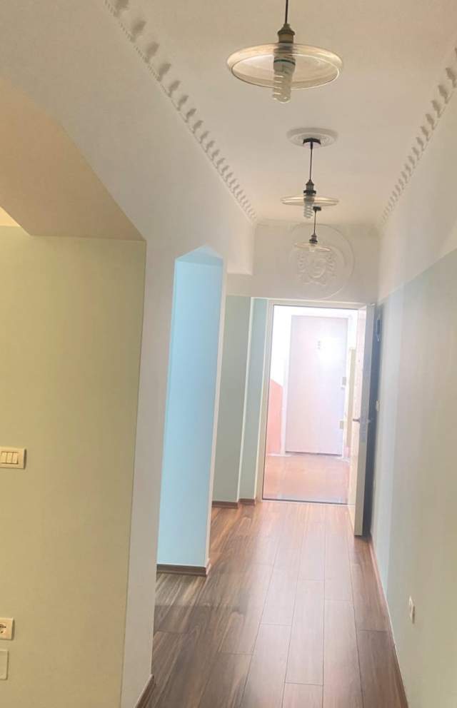 Tirane, jepet me qera ambjent biznesi Kati 1, 34 m² 400 Euro