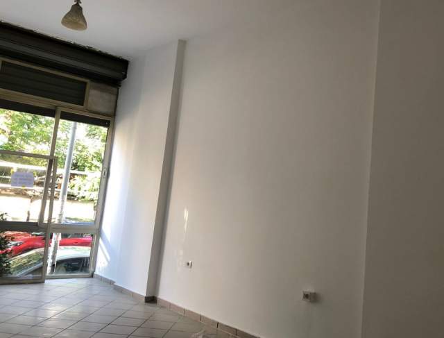 Tirane, jepet me qera dyqan Kati 0, 30 m² 300 Euro