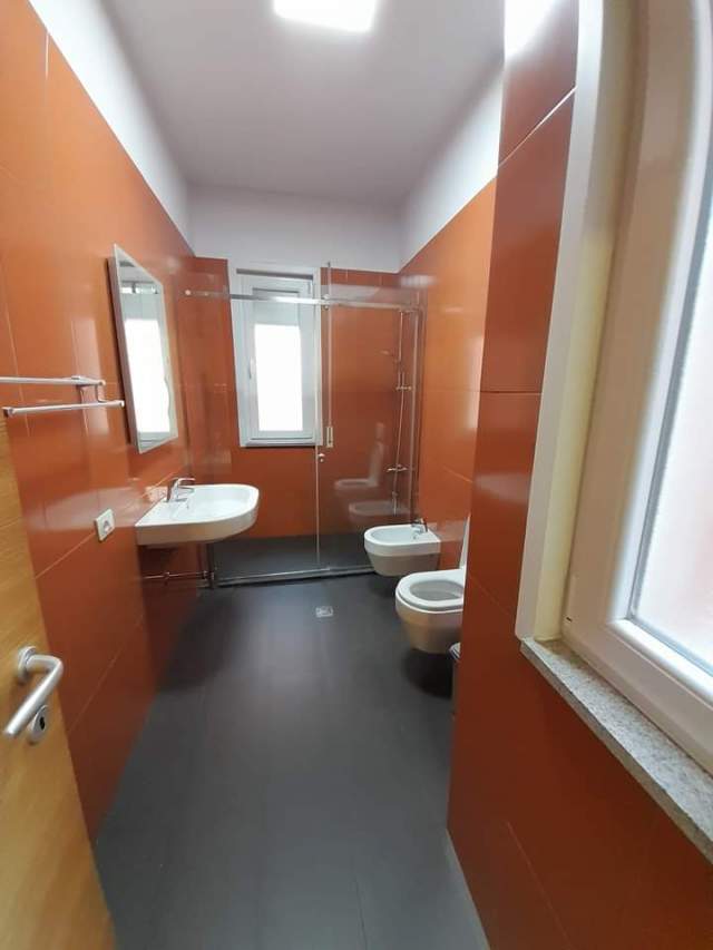 Tirane, shitet apartament 2+1+BLK Kati 3, 90 m² 180.000 Euro (Peti)
