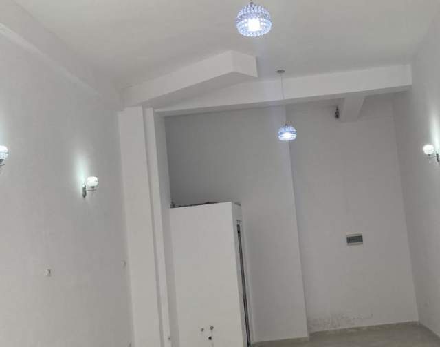 Tirane, shitet dyqan Kati 0, 55 m² 105.450 Euro