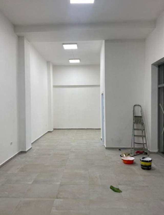 Tirane, jepet me qera ambjent biznesi Kati 0, 70 m² 400 Euro (Komuna e Parisit)