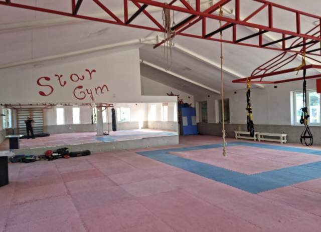 Tirane, jepet me qera ambjent biznesi Kati 3, 750 m² 2.500 Euro (kombinat)
