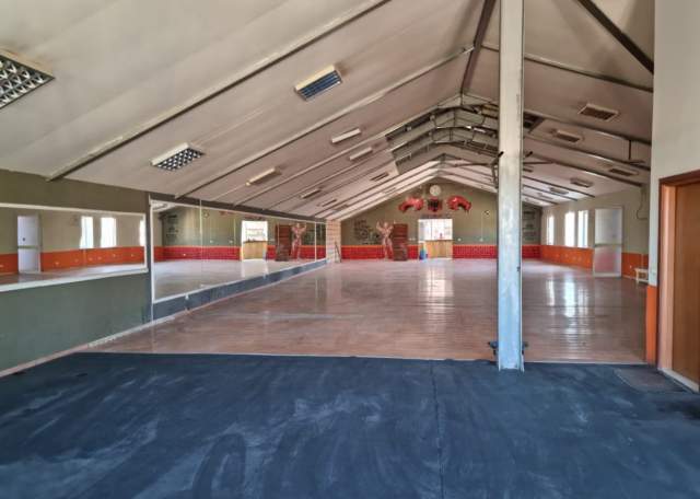 Tirane, jepet me qera ambjent biznesi Kati 3, 750 m² 2.500 Euro (kombinat)