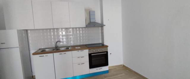 Tirane, jepet me qera apartament 2+1+BLK Kati 5, 94 m² 400 Euro (nene tereza)