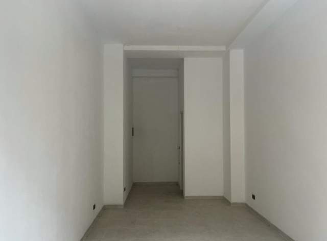 Tirane, jepet me qera ambjent biznesi Kati 0, 61 m² 420 Euro (Perball Marteniteti te ri.)