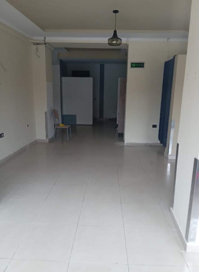 Tirane, jepet me qera ambjent biznesi Kati 0, 61 m² 420 Euro (Perball Marteniteti te ri.)