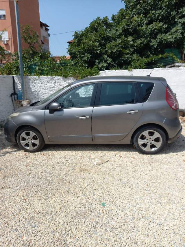 Tirane, shes makine Renault Scenic Viti 2008, 3.800 Euro