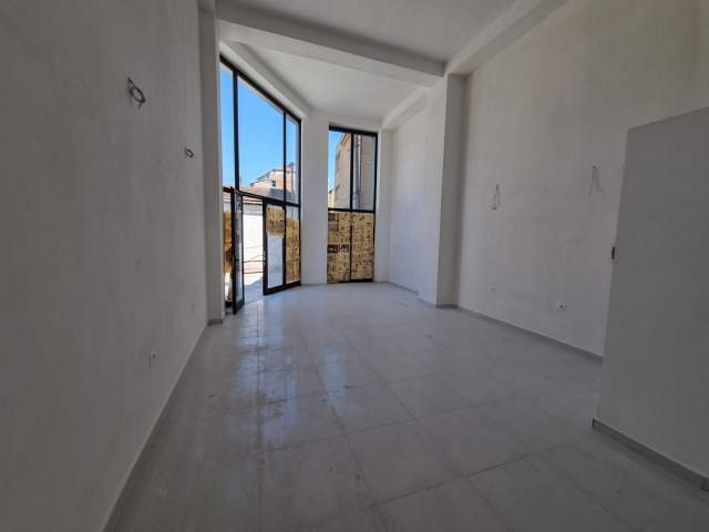 Tirane, jepet me qera dyqan Kati 0, 48 m² 400 Euro (Rruga e Dibres)