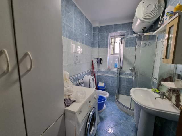 Tirane, jepet me qera ambjent biznesi Kati 1, 60 m² 480 Euro (Rruga Myslym Shyri)