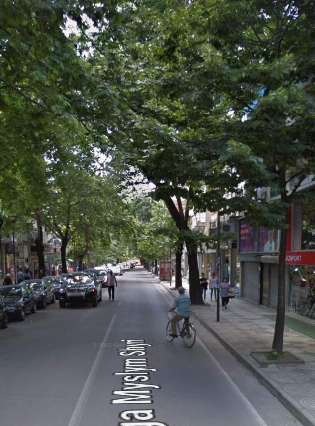 Tirane, jepet me qera ambjent biznesi Kati 1, 60 m² 480 Euro (Rruga Myslym Shyri)