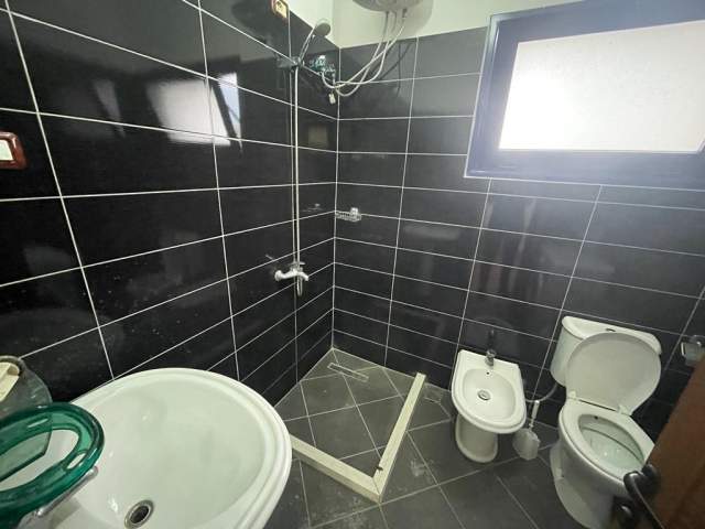 Tirane, jepet me qera apartament 1+1+BLK Kati 3, 75 m² 20.000 Leke (ALI shefqeti)