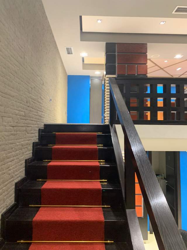 Tirane, jepet me qera ambjent biznesi Kati 0, 130 m² 800 Euro (Rruga Jordan misja)