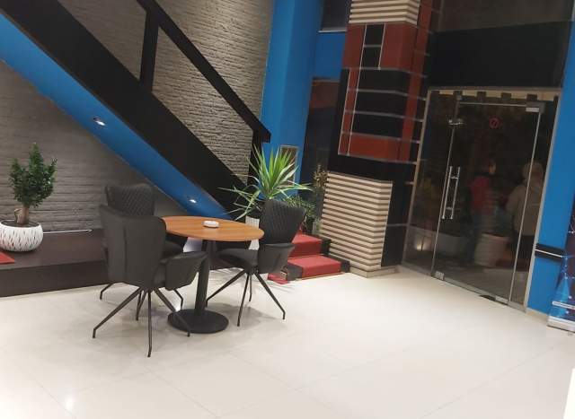 Tirane, jepet me qera ambjent biznesi Kati 0, 130 m² 800 Euro (Rruga Jordan misja)