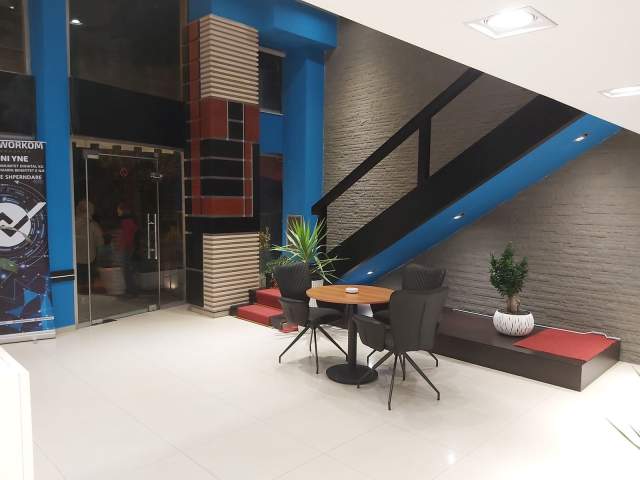 Tirane, jepet me qera ambjent biznesi Kati 2, 130 m² 800 Euro (jordan misja)