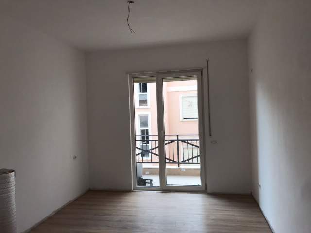 Tirane, shes apartament 1+1+BLK Kati 3, 71 m² 1.200 Euro/m2 (Kompleksi g&b Kodra e Diellit)
