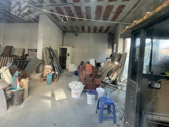 Tirane, jepet me qera ambjent biznesi Kati 2, 100 m² 2.200 Euro (ali demi)